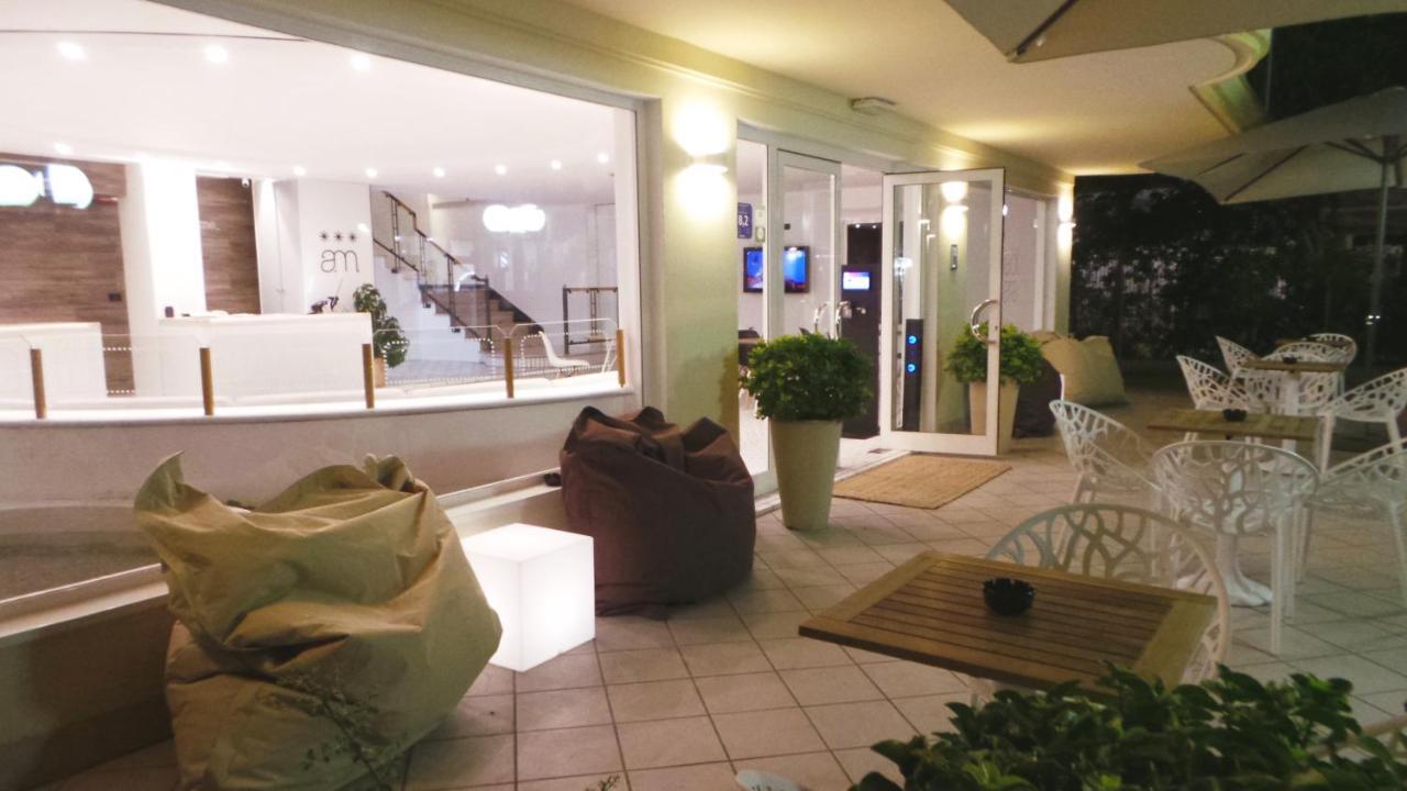 Hotel Aria Di Mare - Bed & Brunch In Centro A Riccione Ngoại thất bức ảnh
