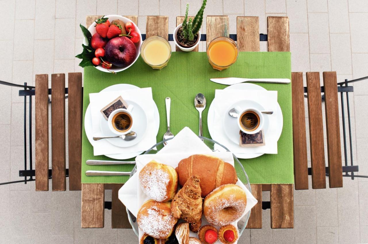 Hotel Aria Di Mare - Bed & Brunch In Centro A Riccione Ngoại thất bức ảnh