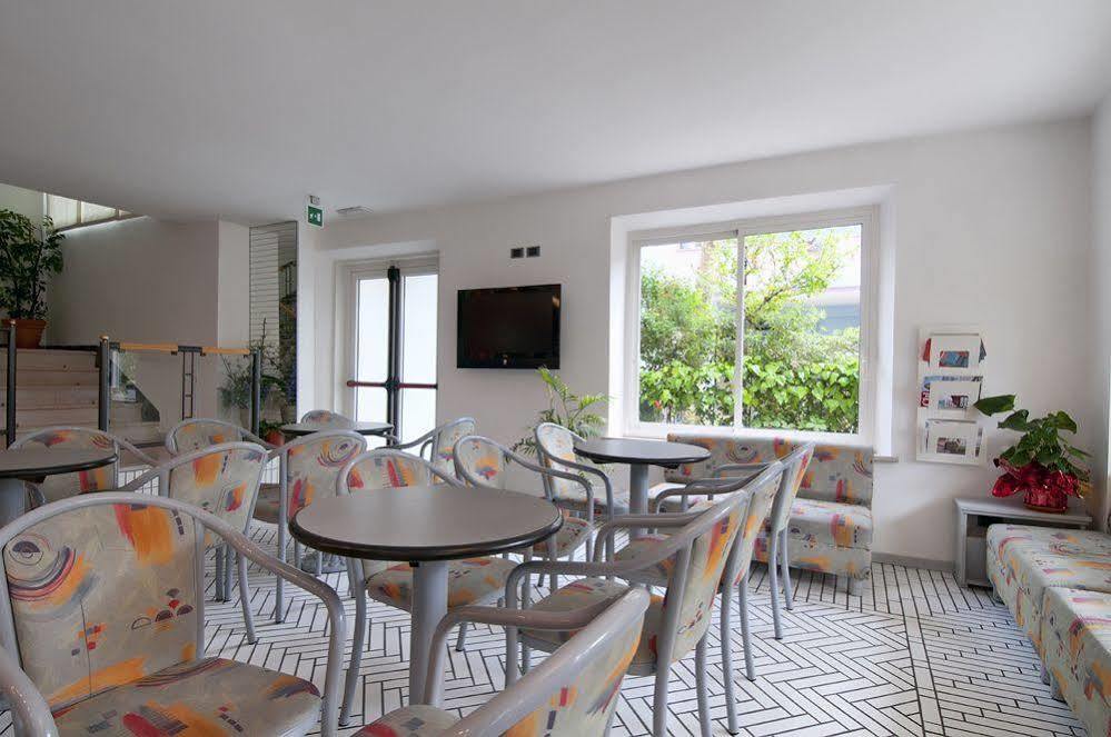 Hotel Aria Di Mare - Bed & Brunch In Centro A Riccione Ngoại thất bức ảnh