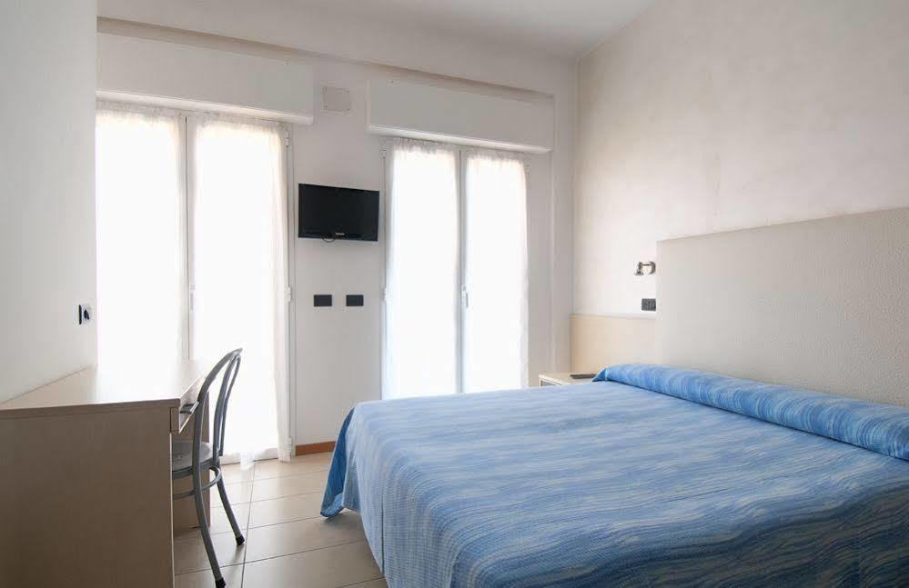 Hotel Aria Di Mare - Bed & Brunch In Centro A Riccione Ngoại thất bức ảnh