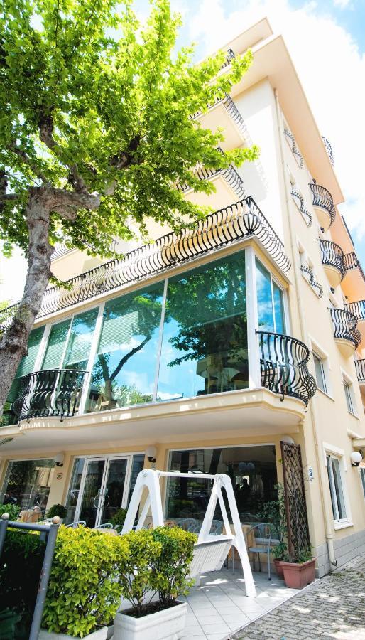 Hotel Aria Di Mare - Bed & Brunch In Centro A Riccione Ngoại thất bức ảnh