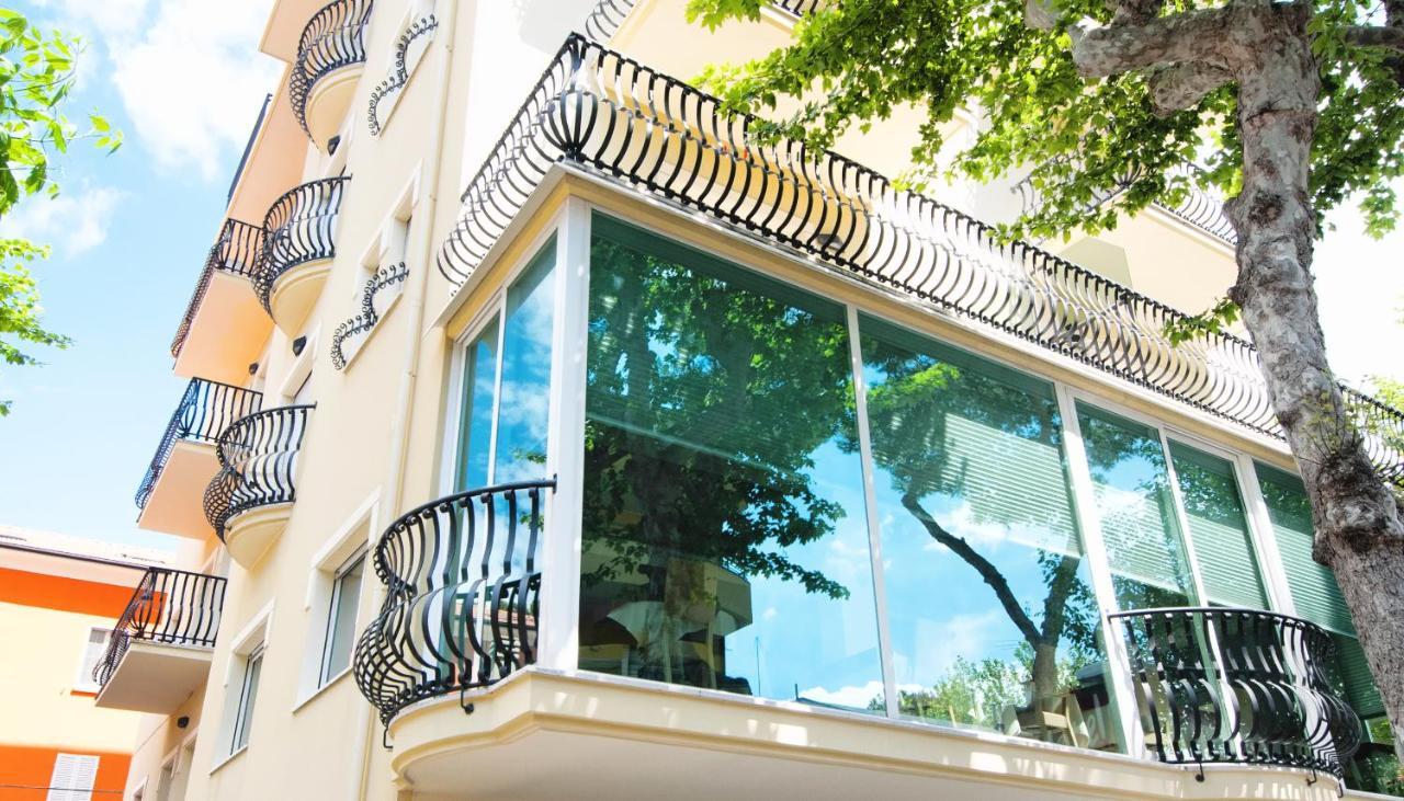 Hotel Aria Di Mare - Bed & Brunch In Centro A Riccione Ngoại thất bức ảnh