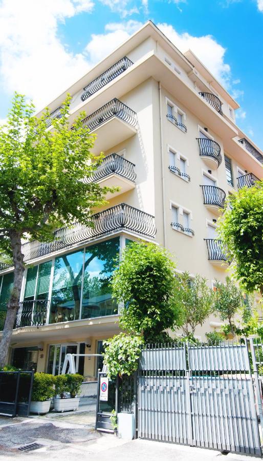 Hotel Aria Di Mare - Bed & Brunch In Centro A Riccione Ngoại thất bức ảnh
